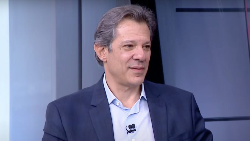 Haddad diz estar “preocupado” com a trajetória da dívida brasileira