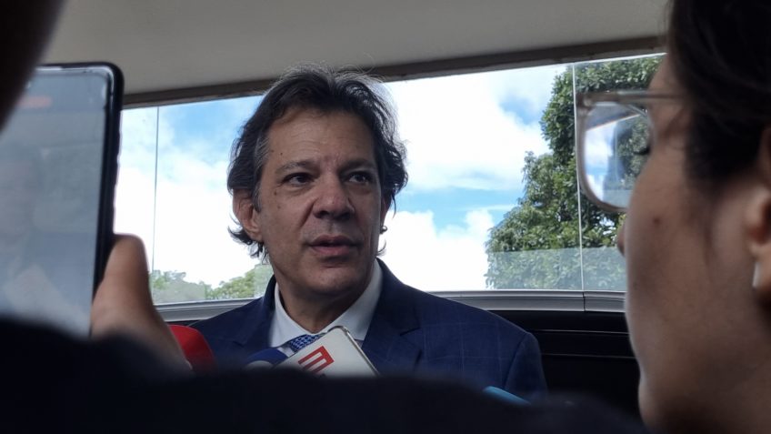 Governo agirá contra “golpes no comércio” com Pix, diz Haddad