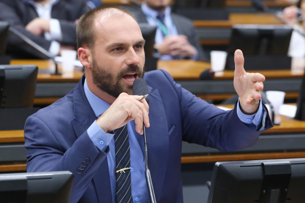 Michelle e Eduardo Bolsonaro formaram “ala mais radical” pelo golpe, disse Cid