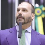 Eduardo Bolsonaro critica decisão de Moraes sobre ida de seu pai à posse de Trump