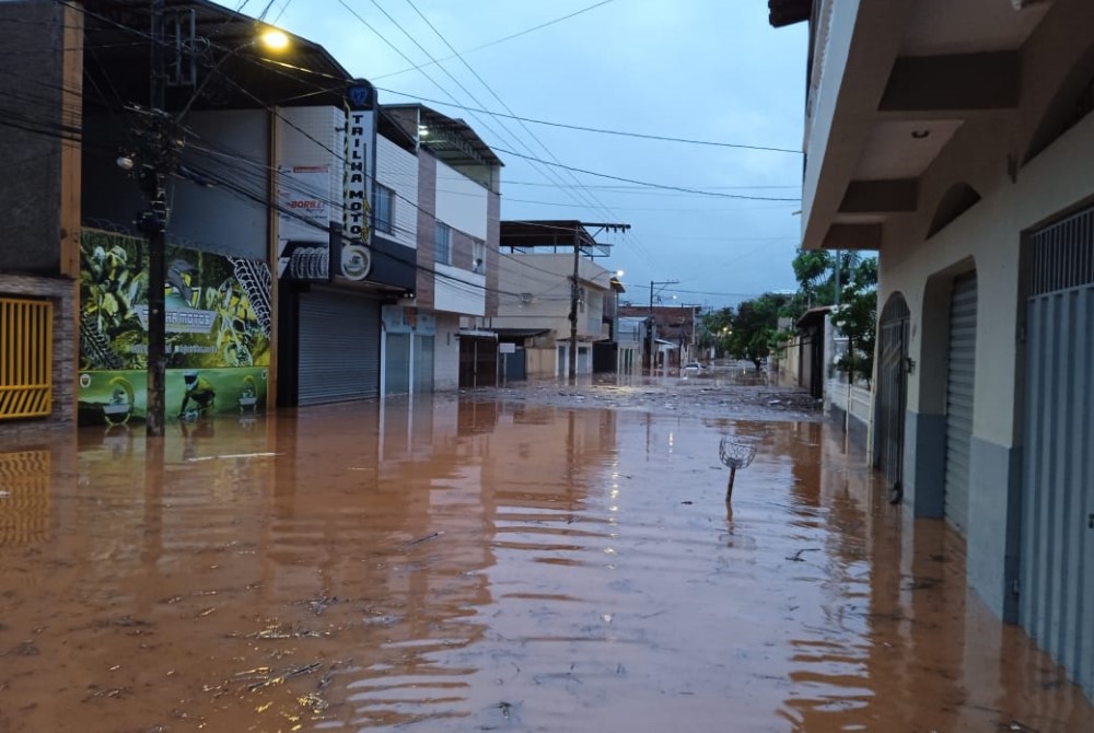 Com 10 mortos e 150 desabrigados após temporal, Prefeitura de Ipatinga prepara estádio como abrigo temporário