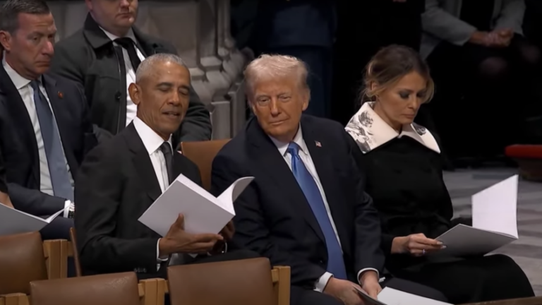 Veículos de mídia tentam decifrar conversa entre Obama e Trump