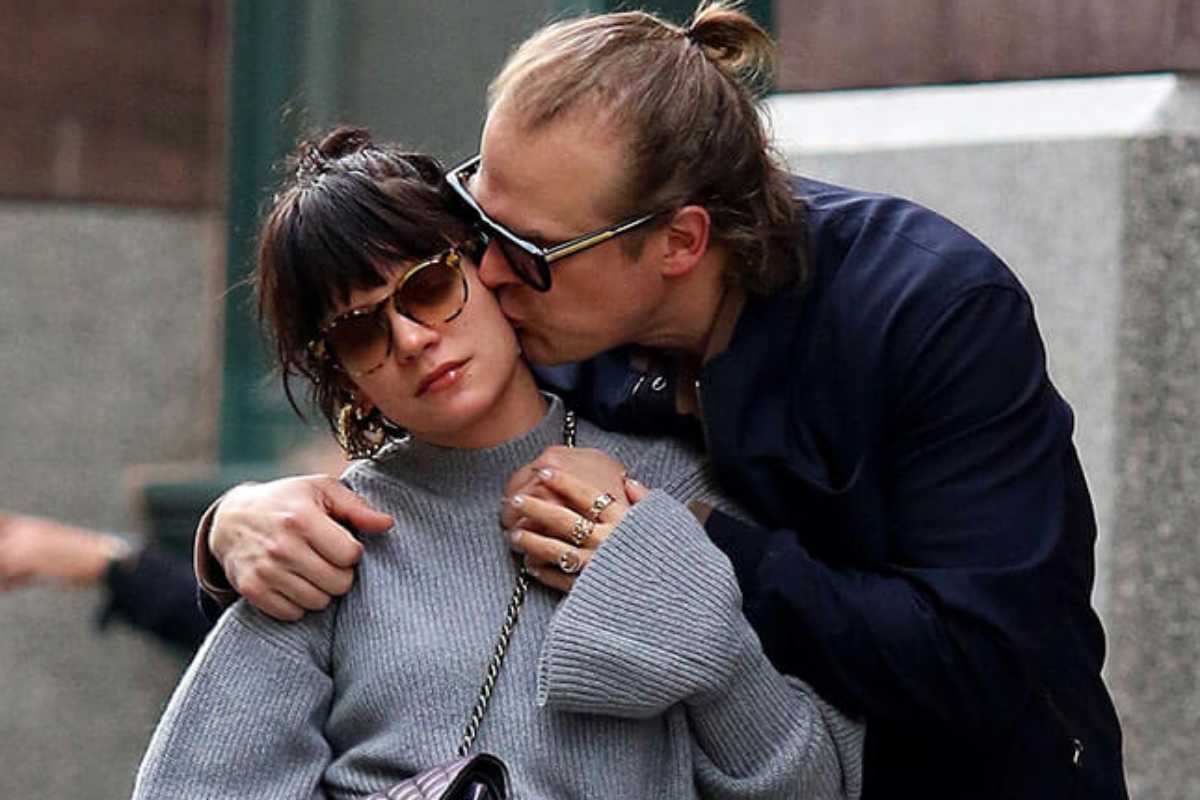 Lily Allen confirma separação, após descobrir perfil secreto do marido em app de namoro