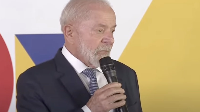 Lula vai a evento público sem chapéu pela 1ª vez após cirurgia