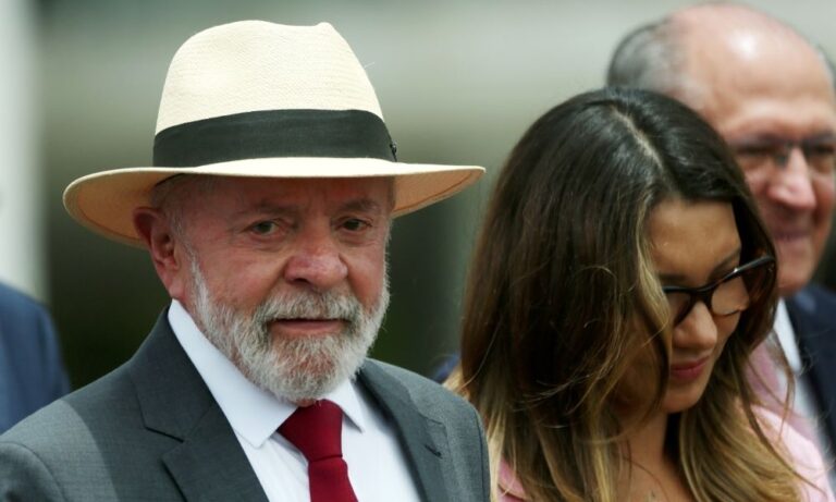 Lula gera polêmica ao dizer que homens são ‘mais apaixonados’ por amantes do que por suas mulheres em ato sobre democracia