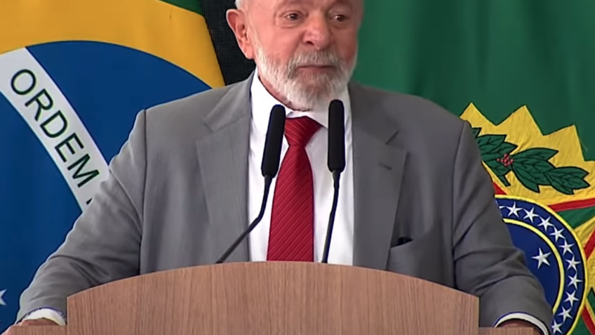 Quando uma criança chora, quer afeto, não um celular, diz Lula