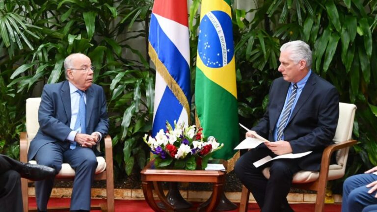 Brasil convida presidente de Cuba para Cúpula Brasil-Caribe