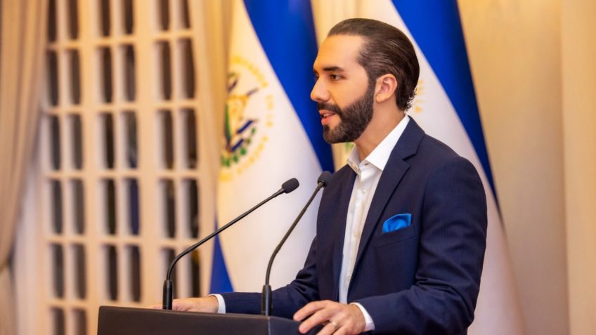 El Salvador atende FMI e limita bitcoin no país