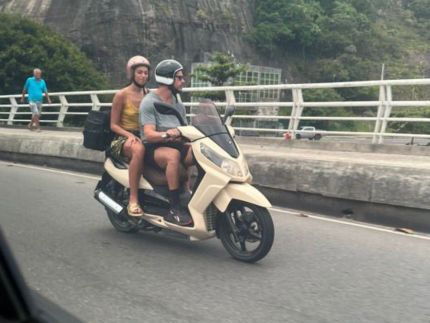 Vrum, Vrum! José Loreto leva Alane Dias, seu novo amor, para um passeio de moto