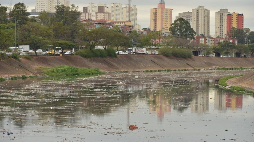 Lixo retirado do rio Tietê equivale à distância de SP ao Uruguai