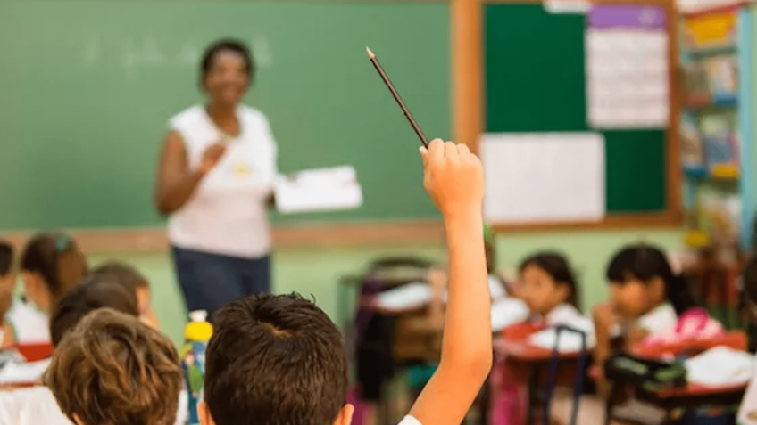 Governo publica decreto que cria o Programa Mais Professores