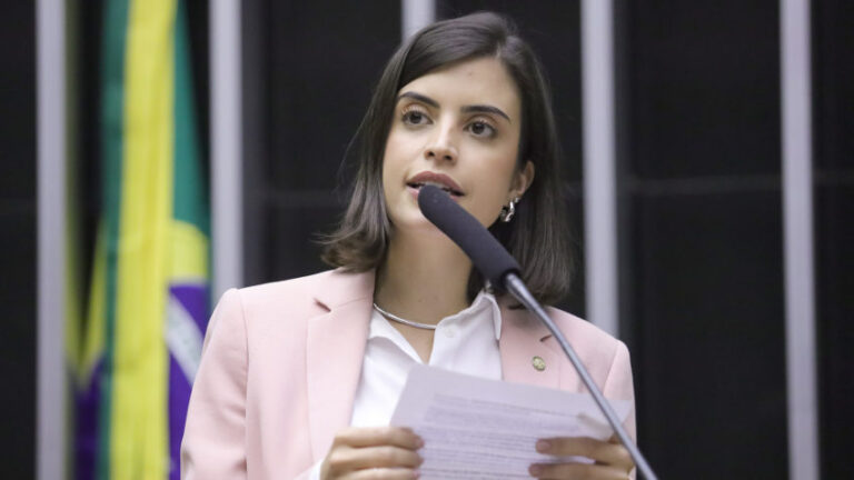 Tabata critica frase de Frei Gilson, mas defende seu trabalho