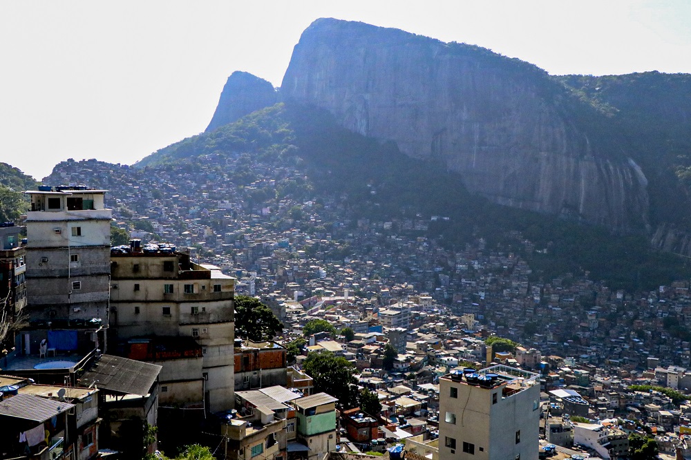 Traficantes e milicianos impõem ‘Cartilha do Medo’ e geram pânico em comunidades do Rio