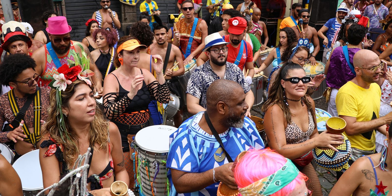 Abertura não oficial do carnaval reúne foliões no Rio de Janeiro