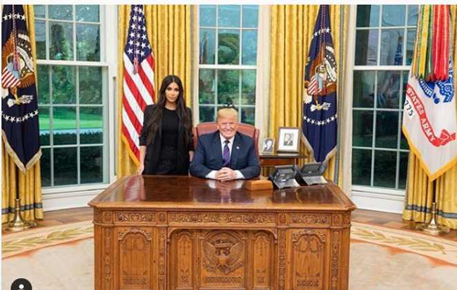 Kim Kardashian posta foto de Melania Trump e causa revolta: ‘Saindo do armário’