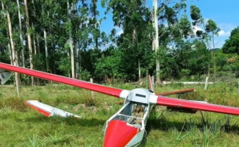 Avião de pequeno porte cai no interior do Rio Grande do Sul; dois homens são resgatados