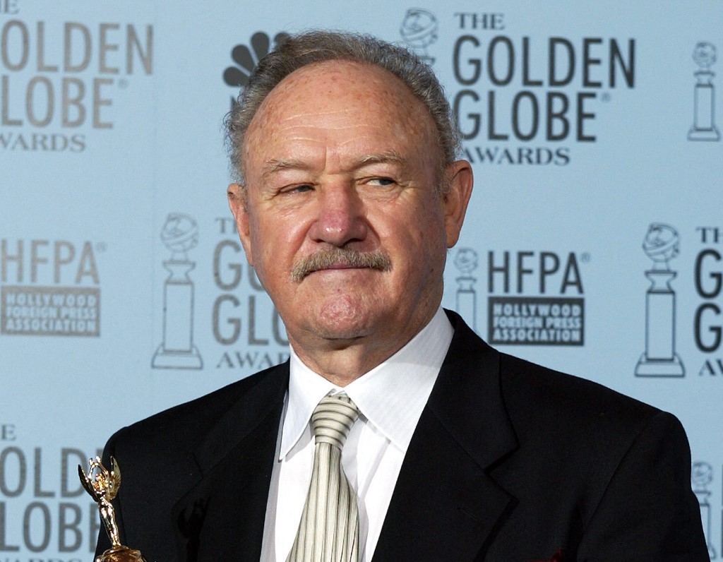 Corpos de Gene Hackman e Betsy Arakama foram encontrados em estado de mumificação ao lado de pílulas, diz jornal