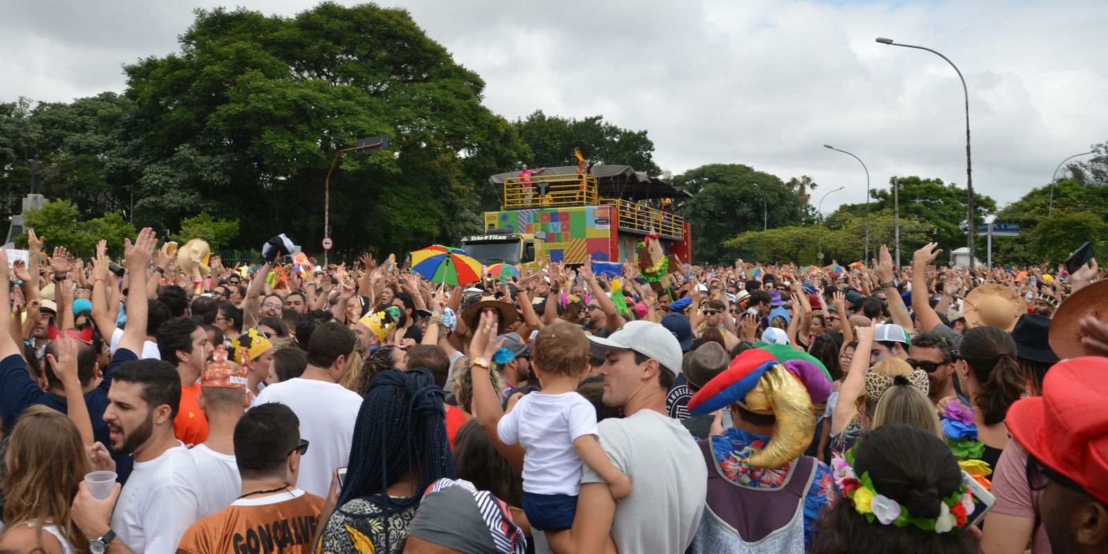 Capital paulista tem 78 blocos carnavalescos nas ruas neste domingo