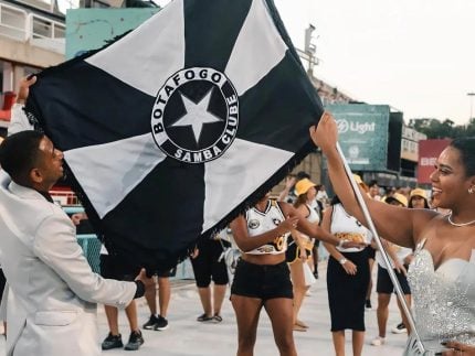 Saiba mais sobre a Botafogo Samba Clube, escola de samba que homenageia o clube