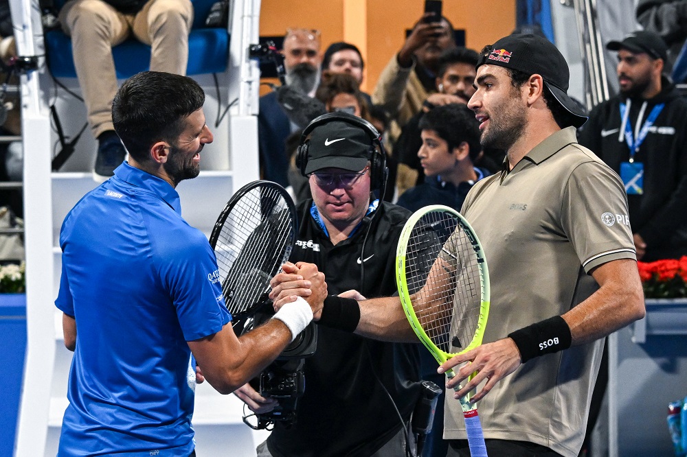 Berrettini bate Djokovic e sérvio se despede do Catar na estreia