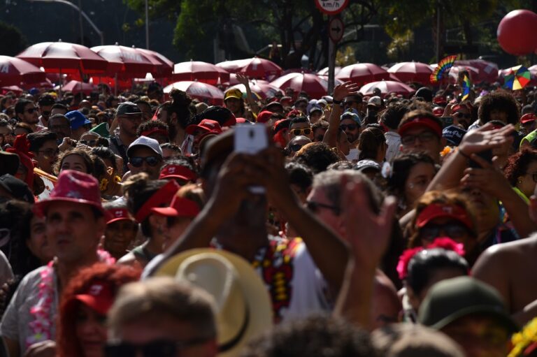 Carnaval em São Paulo terá calor acima da média, alerta previsão