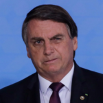 Bolsonaro lamenta condenação de mulher que pichou estátua