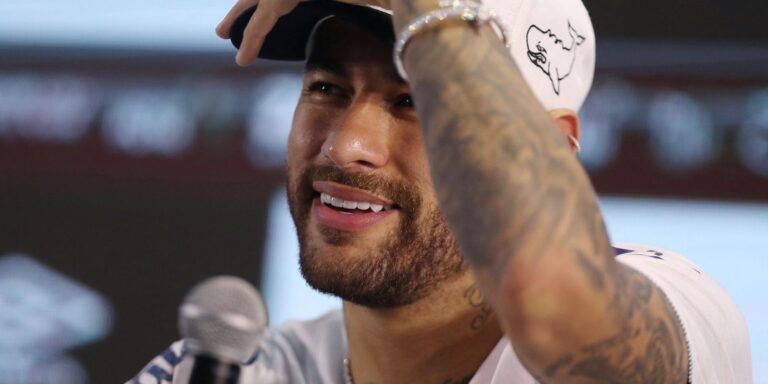 Neymar diz que retorna ao Santos para voltar a ser feliz