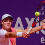 João Fonseca se vinga de Navone em virada épica e avança às semifinais do ATP de Buenos Aires