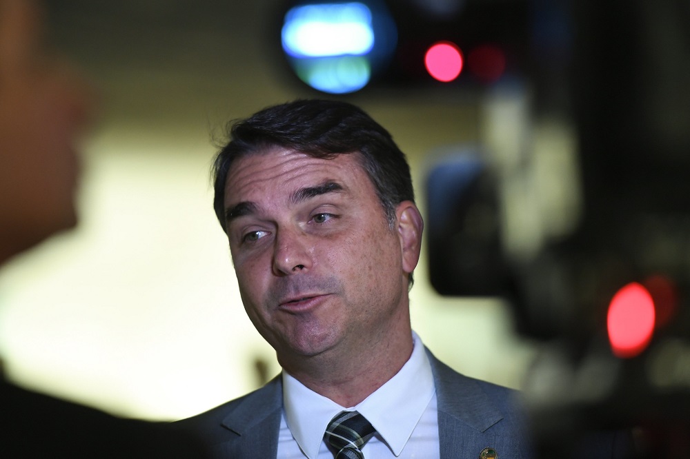 Flávio Bolsonaro chama Rio de ‘resort do crime’ e responsabiliza ADPF das Favelas