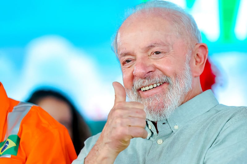 Lula faz pronunciamento sobre Pé-de-Meia e Farmácia Popular