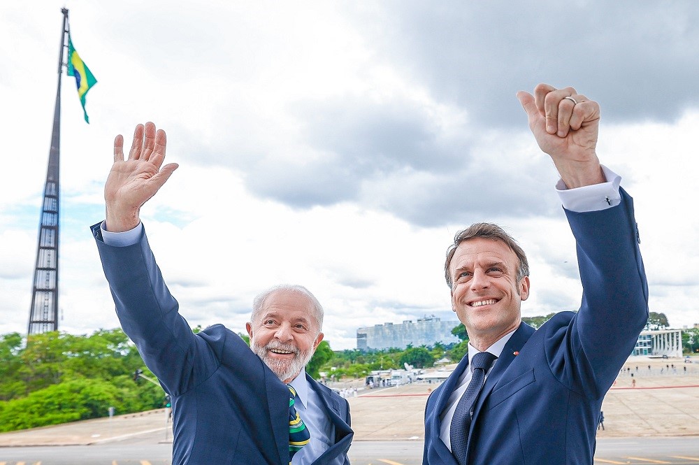 Por telefone, Lula e Macron discutem guerra na Ucrânia, Conferência dos Oceanos e COP30