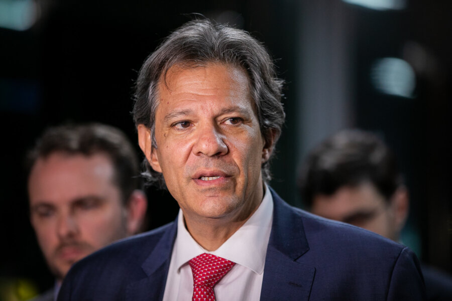 Safra e queda do dólar vão diminuir preço dos alimentos, diz Haddad