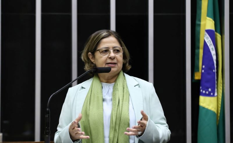 Cida Gonçalves defende reserva de cadeiras para mulheres no Congresso