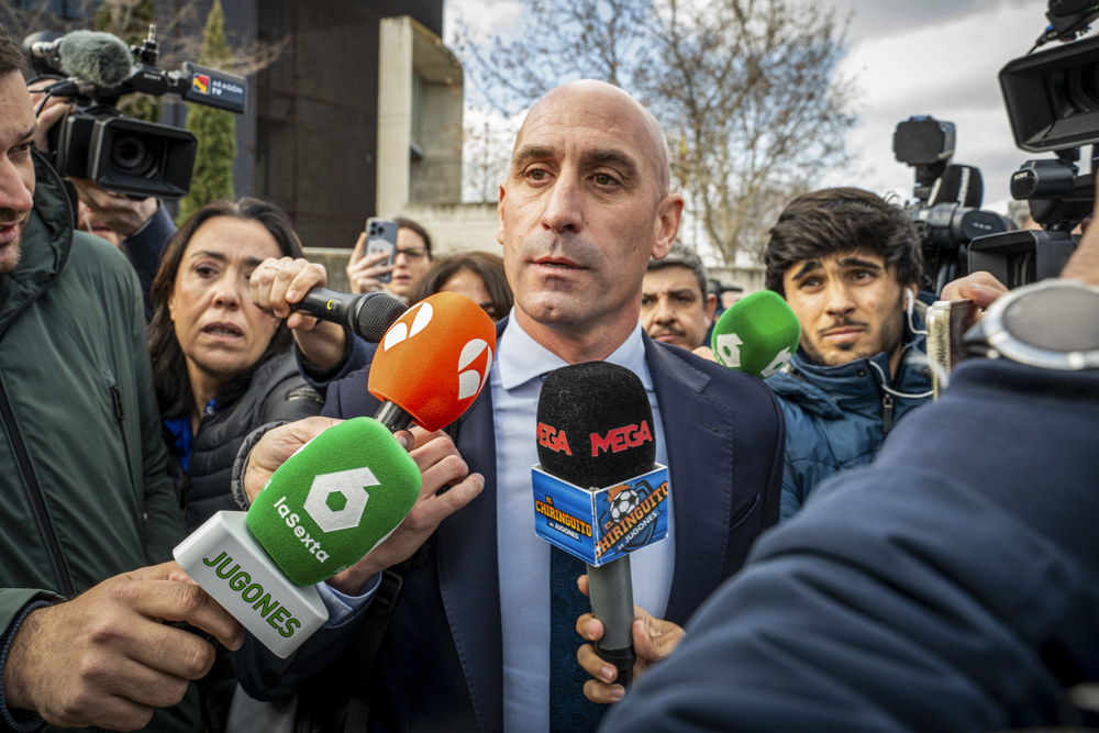 Rubiales volta a dizer em julgamento que Hermoso permitiu beijo