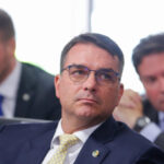 “Abençoada” com o dinheiro público, diz Flávio Bolsonaro sobre Janja