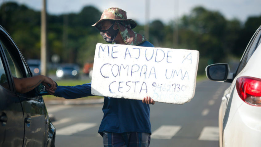 Taxa de desemprego sobe para 6,5% em janeiro, diz IBGE