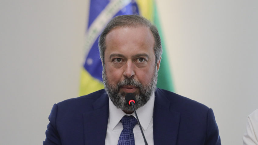 Leilão de energia atrai mais de 70 GW em projetos, diz ministro