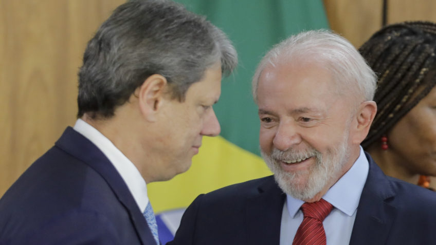 Ao lado de Tarcísio, Lula diz que ninguém foi “eleito para brigar”