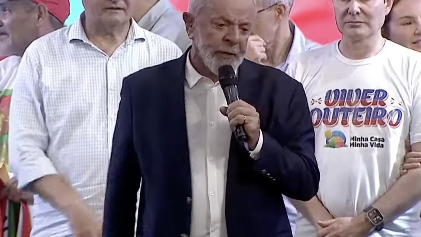 Temer e Bolsonaro têm nojo de pobre fora de eleições, diz Lula