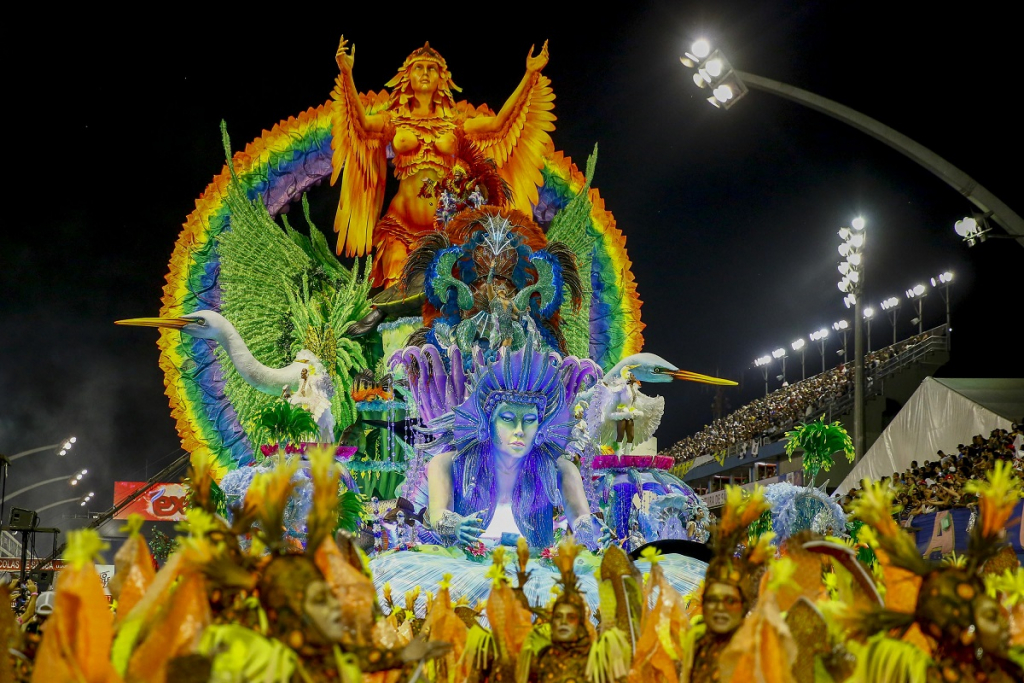 Carnaval 2025: saiba quais escolas desfilam nesta sexta em SP e os horários