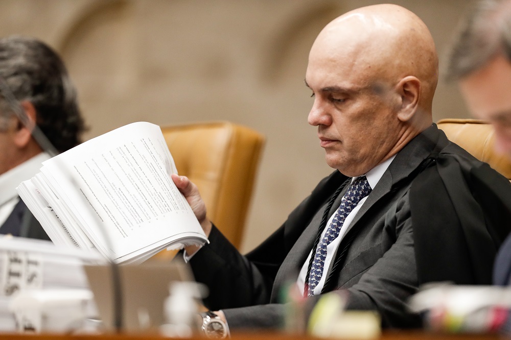 STF adia decisão sobre revistas íntimas em presídios