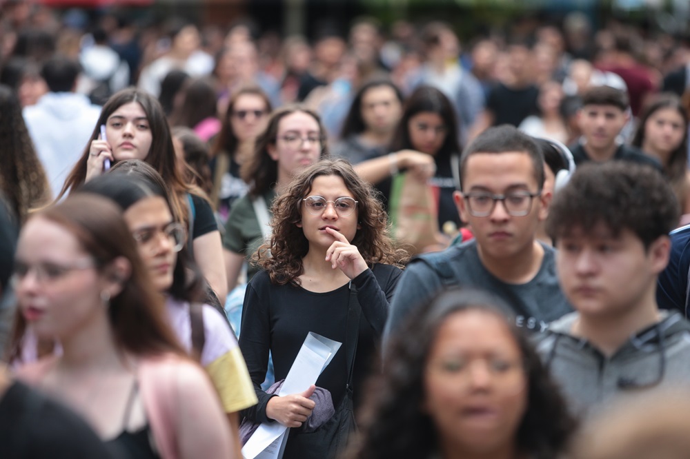 Número de brasileiros com diploma do ensino superior passa de 6,8% para 18,4%, revela IBGE