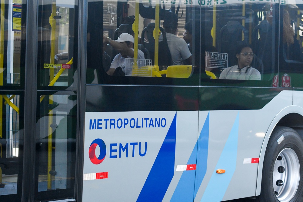 Tarcísio decreta normas para a extinção da EMTU em São Paulo