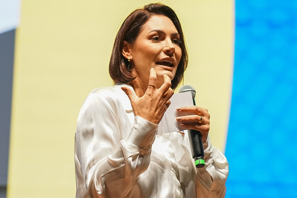 Michelle Bolsonaro defende Jair e critica governo Lula em evento do PL