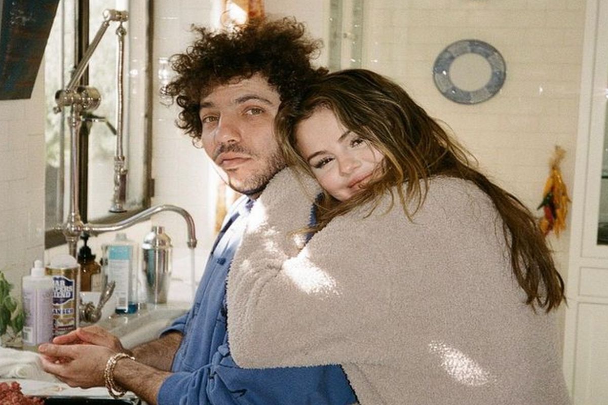 Selena Gomez e Benny Blanco estreiam mansão de luxo