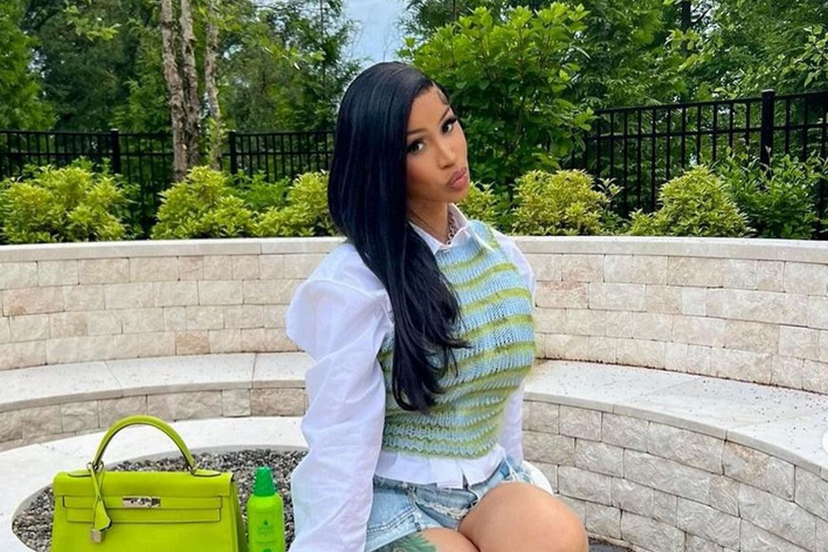 Cardi B pode estar saindo com jogador de futebol americano