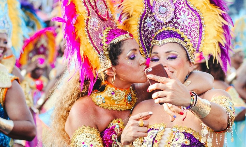 Confira 5 dicas essenciais para se proteger da onda de calor no Carnaval