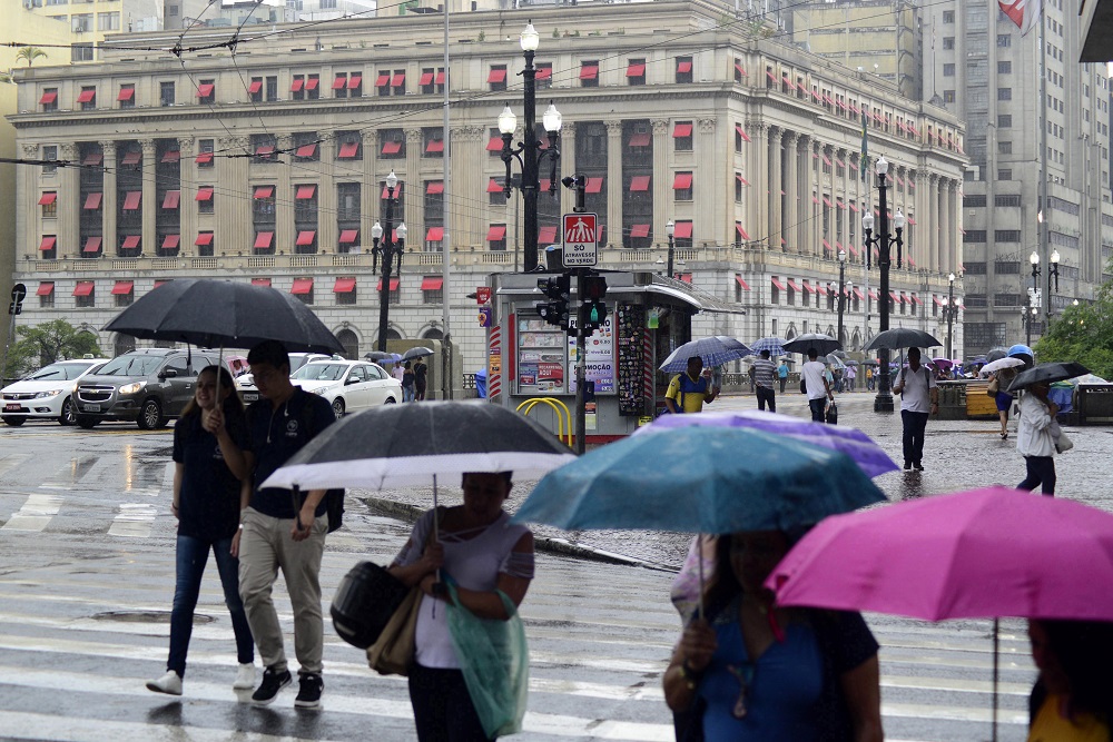 Defesa Civil de São Paulo emite alerta para chuvas intensas