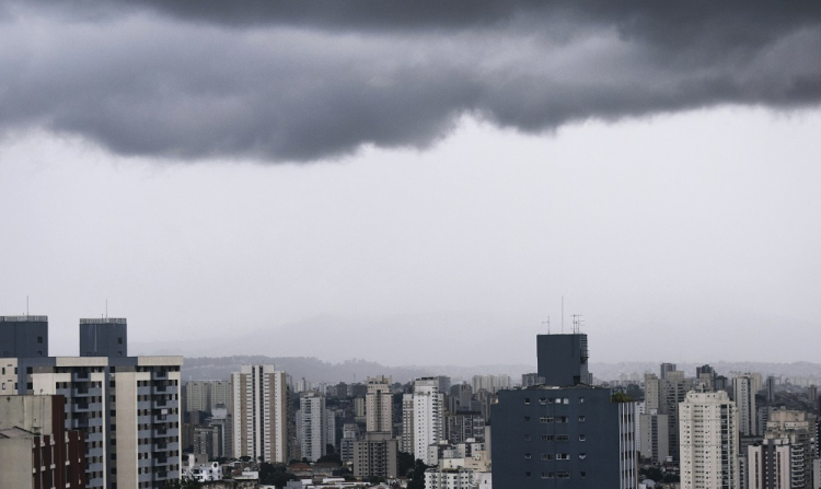 Apesar do calor, São Paulo terá forte chuva nesta quarta