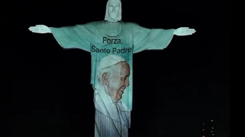 Imagem do papa Francisco é projetada no Cristo Redentor